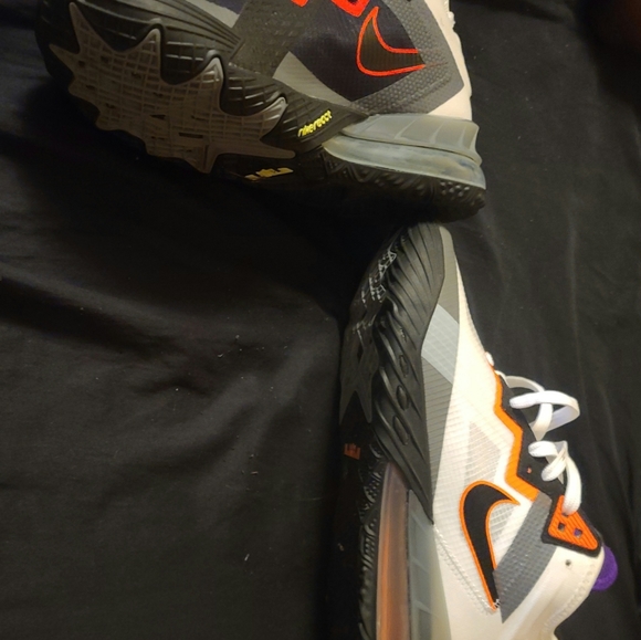 Shoes - Picture 2 of 4